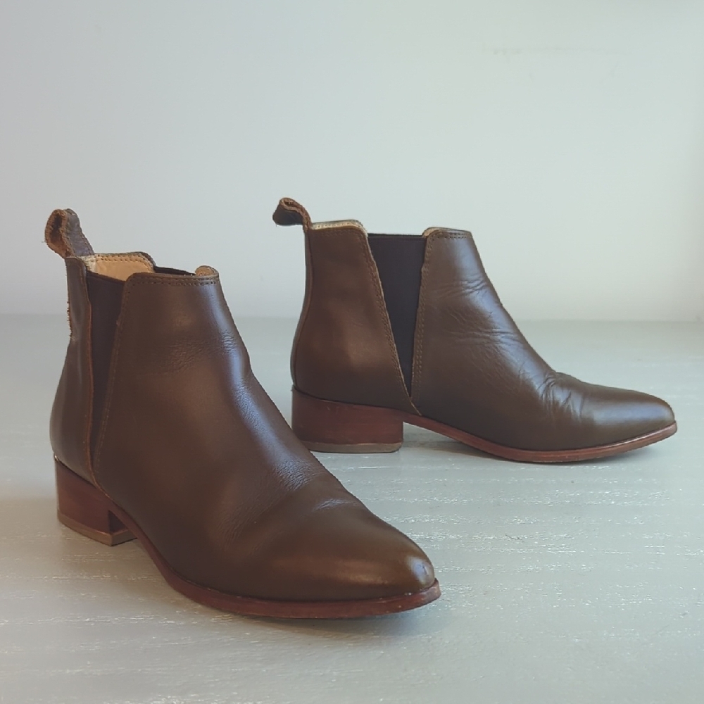 Nisolo Eva Everyday Chelsea Boot size 6‎